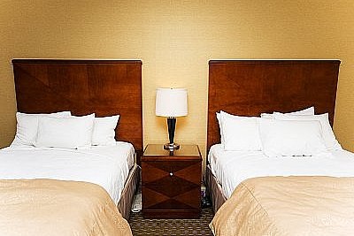 pokój dwuosobowy z osobnymi łóżkami
