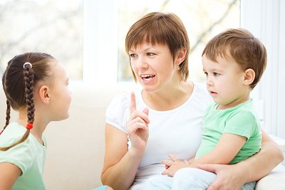 Say, tell, speak, talk – jak rozróżnić i kiedy używać?